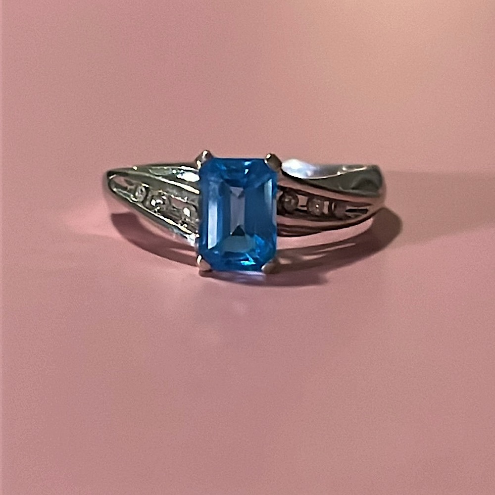 10K White Gold Blue Topaz & Diamond Ring Sz7